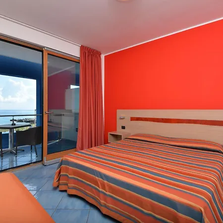 Damavi Hotel 3*