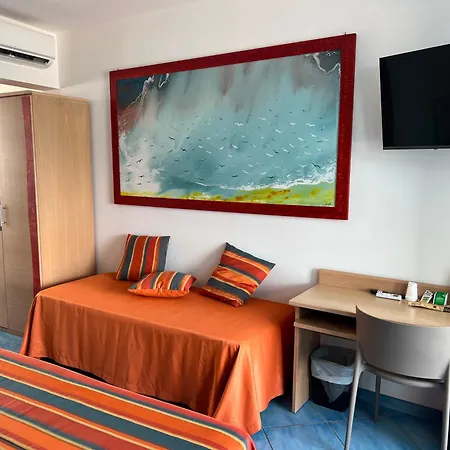 Damavi Hotel 3*